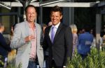 Amstelveen 15 september 2014
Patty Brard en Antoine van de Vijver trouwen bij restaurant aan de Poel in Amstelveen. Ze kwamen er met een boot aanvaren.
