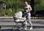 Amsterdam 15 september 2014
 Kolbeinn Sigthorsson achter de kinderwagen in het vondelpark met vrienden en zijn vriendin