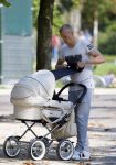 Amsterdam 15 september 2014
 Kolbeinn Sigthorsson achter de kinderwagen in het vondelpark met vrienden en zijn vriendin