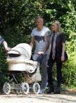 Amsterdam 15 september 2014
 Kolbeinn Sigthorsson achter de kinderwagen in het vondelpark met vrienden en zijn vriendin