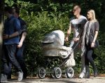 Amsterdam 15 september 2014
 Kolbeinn Sigthorsson achter de kinderwagen in het vondelpark met vrienden en zijn vriendin