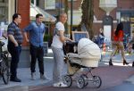 Amsterdam 15 september 2014
 Kolbeinn Sigthorsson achter de kinderwagen in het vondelpark met vrienden en zijn vriendin
