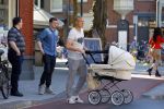 Amsterdam 15 september 2014
 Kolbeinn Sigthorsson achter de kinderwagen in het vondelpark met vrienden en zijn vriendin