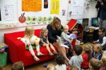 Amsterdam 9 september 2014
Lieke v Lexmond leest voor uit woeze; en pip op basisschool in Amsterdam.
Lieke is hoogzwanger.