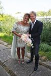 Amstelveen 15 september 2014
Patty Brard en Antoine van de Vijver trouwen bij restaurant aan de Poel in Amstelveen. Ze kwamen er met een boot aanvaren.