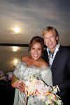 Amstelveen 15 september 2014
Patty Brard en Antoine van de Vijver trouwen bij restaurant aan de Poel in Amstelveen. Ze kwamen er met een boot aanvaren.