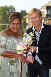 Amstelveen 15 september 2014
Patty Brard en Antoine van de Vijver trouwen bij restaurant aan de Poel in Amstelveen. Ze kwamen er met een boot aanvaren.