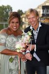 Amstelveen 15 september 2014
Patty Brard en Antoine van de Vijver trouwen bij restaurant aan de Poel in Amstelveen. Ze kwamen er met een boot aanvaren.