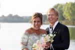 Amstelveen 15 september 2014
Patty Brard en Antoine van de Vijver trouwen bij restaurant aan de Poel in Amstelveen. Ze kwamen er met een boot aanvaren.