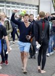 Amsterdam 6 september 2015
ALS Amsterdam City Swim in de grachten van Amsterdam met veel bekende nederlanders.
Beau v Erven Dorens wordt bij finish opgewacht door zijn vrouw Selly en hun 4 zoons