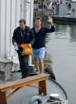 Amsterdam 6 september 2015
ALS Amsterdam City Swim in de grachten van Amsterdam met veel bekende nederlanders.
Beau v Erven Dorens wordt bij finish opgewacht door zijn vrouw Selly en hun 4 zoons