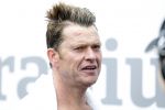 Amsterdam 6 september 2015
ALS Amsterdam City Swim in de grachten van Amsterdam met veel bekende nederlanders.
Beau v Erven Dorens wordt bij finish opgewacht door zijn vrouw Selly en hun 4 zoons