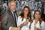 Amsterdam 1 september 2015
Gordon reikt cheque uit aan diabetes fonds in zijn nieuwe zaak blushing in Amsterdam.
Bedrijfsleidster Blushing Amsterdam