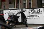 Amsterdam 1 september 2015
Gordon reikt cheque uit aan diabetes fonds in zijn nieuwe zaak blushing in Amsterdam.