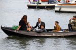 Amsterdam 19 augustus 2015 Div bn ers eten bij restaurant op brug bij sail. Buddy Jarie Robin Martens en Everon Jackson Hooi