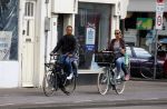 Amsterdam 1 september 2015 
Danny landzaat met vrouw en kinderen op de fiets in Amsterdam.