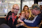 Beverwijk 13 september 2015
Dean Saunders heeft een nieuwe tatooshop geopend op de beverwijkse bazaar. Zijn broer Ben en vader Dean Sr werken er ook.