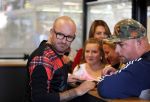 Beverwijk 13 september 2015
Dean Saunders heeft een nieuwe tatooshop geopend op de beverwijkse bazaar. Zijn broer Ben en vader Dean Sr werken er ook.