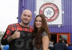 Beverwijk 13 september 2015
Dean Saunders heeft een nieuwe tatooshop geopend op de beverwijkse bazaar. Zijn broer Ben en vader Dean Sr werken er ook. Dean met zijn nieuwe vriendin Dana