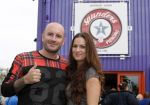 Beverwijk 13 september 2015
Dean Saunders heeft een nieuwe tatooshop geopend op de beverwijkse bazaar. Zijn broer Ben en vader Dean Sr werken er ook. Dean met zijn nieuwe vriendin Dana