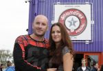 Beverwijk 13 september 2015
Dean Saunders heeft een nieuwe tatooshop geopend op de beverwijkse bazaar. Zijn broer Ben en vader Dean Sr werken er ook. Dean met zijn nieuwe vriendin Dana