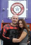 Beverwijk 13 september 2015
Dean Saunders heeft een nieuwe tatooshop geopend op de beverwijkse bazaar. Zijn broer Ben en vader Dean Sr werken er ook. Dean met zijn nieuwe vriendin Dana