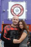 Beverwijk 13 september 2015
Dean Saunders heeft een nieuwe tatooshop geopend op de beverwijkse bazaar. Zijn broer Ben en vader Dean Sr werken er ook. Dean met zijn nieuwe vriendin Dana