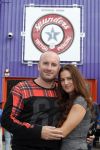 Beverwijk 13 september 2015
Dean Saunders heeft een nieuwe tatooshop geopend op de beverwijkse bazaar. Zijn broer Ben en vader Dean Sr werken er ook. Dean met zijn nieuwe vriendin Dana