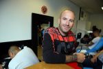 Beverwijk 13 september 2015
Dean Saunders heeft een nieuwe tatooshop geopend op de beverwijkse bazaar. Zijn broer Ben en vader Dean Sr werken er ook.