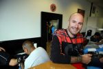 Beverwijk 13 september 2015
Dean Saunders heeft een nieuwe tatooshop geopend op de beverwijkse bazaar. Zijn broer Ben en vader Dean Sr werken er ook.