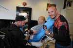 Beverwijk 13 september 2015
Dean Saunders heeft een nieuwe tatooshop geopend op de beverwijkse bazaar. Zijn broer Ben en vader Dean Sr werken er ook.