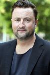 Amsterdam 19 augustus 2015 
Presentatie Expeditie Robinson deelnemers bij de westergasfabriek.. Sharon Doorson, Tim Douwsma, Marian Mudder, Teske de Schepper, Oscar Aerts, Sander Janson, Amara Onwuka, Elle Bandita, Kim Lammers, Kees van der Spek, Wietze de Jager, Klaas van der Eerden, Danny Ghosen, Sandra van Nieuwland, Anna Speller en Jaap Jongbloed met presentatoren Nicolette Kluijver en Dennis Weening