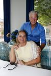 Amsterdam 21 augustus 2015 
Dries en Honoria Roelvink gaan in de nieuwe blushing van Gordon in Amsterdam een koffie drinken.
Dries en Honoria zijn binnenkort 5 jaar getrouwd