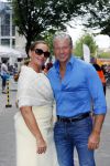 Amsterdam 21 augustus 2015 
Dries en Honoria Roelvink gaan in de nieuwe blushing van Gordon in Amsterdam een koffie drinken.
Dries en Honoria zijn binnenkort 5 jaar getrouwd
