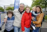 Amsterdam 6 september 2015
ALS Amsterdam City Swim in de grachten van Amsterdam met veel bekende nederlanders.
Euvgenia Parakhina met man Jeroen Jorna hun zoontje en zijn zoons uit eerder huwelijk