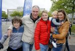 Amsterdam 6 september 2015
ALS Amsterdam City Swim in de grachten van Amsterdam met veel bekende nederlanders.
Euvgenia Parakhina met man Jeroen Jorna hun zoontje en zijn zoons uit eerder huwelijk