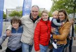 Amsterdam 6 september 2015
ALS Amsterdam City Swim in de grachten van Amsterdam met veel bekende nederlanders.
Euvgenia Parakhina met man Jeroen Jorna hun zoontje en zijn zoons uit eerder huwelijk
