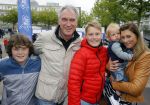Amsterdam 6 september 2015
ALS Amsterdam City Swim in de grachten van Amsterdam met veel bekende nederlanders.
Euvgenia Parakhina met man Jeroen Jorna hun zoontje en zijn zoons uit eerder huwelijk