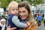 Amsterdam 6 september 2015
ALS Amsterdam City Swim in de grachten van Amsterdam met veel bekende nederlanders.
Euvgenia Parakhina met man Jeroen Jorna hun zoontje en zijn zoons uit eerder huwelijk