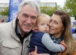 Amsterdam 6 september 2015
ALS Amsterdam City Swim in de grachten van Amsterdam met veel bekende nederlanders.
Euvgenia Parakhina met man Jeroen Jorna hun zoontje en zijn zoons uit eerder huwelijk