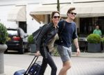 Amsterdam 24 augustus 2015
Evelyn Struik kussend met haar nieuwe vriend op straat in Amsterdam zuid