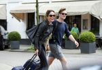 Amsterdam 24 augustus 2015
Evelyn Struik kussend met haar nieuwe vriend op straat in Amsterdam zuid
