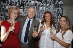 Amsterdam 1 september 2015
Gordon reikt cheque uit aan diabetes fonds in zijn nieuwe zaak blushing in Amsterdam.