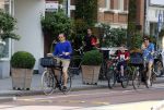Amsterdam 29 augustus 2015 
Kim v Kooten en Jacob Derwig met kinderen op fiets