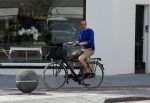 Amsterdam 29 augustus 2015 
Kim v Kooten en Jacob Derwig met kinderen op fiets