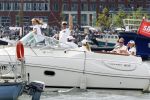 Amsterdam 19 augustus 2015
Milika Peterzon en Jurgen Smit met vrienden op de boot tijdens Sail 2015