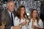 Amsterdam 1 september 2015
Gordon reikt cheque uit aan diabetes fonds in zijn nieuwe zaak blushing in Amsterdam.
Bedrijfsleidster Blushing Amsterdam. Karin de Rooij is de nieuwe vriendin van Ruud Gullit