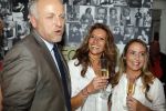 Amsterdam 1 september 2015
Gordon reikt cheque uit aan diabetes fonds in zijn nieuwe zaak blushing in Amsterdam.
Bedrijfsleidster Blushing Amsterdam. Karin de Rooij is de nieuwe vriendin van Ruud Gullit