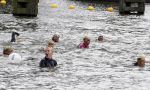 Amsterdam 6 september 2015
ALS Amsterdam City Swim in de grachten van Amsterdam met veel bekende nederlanders.
Mariska Bauer met Frans en zonen Christiaan en Jan