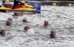 Amsterdam 6 september 2015
ALS Amsterdam City Swim in de grachten van Amsterdam met veel bekende nederlanders.
Mariska Bauer met Frans en zonen Christiaan en Jan
